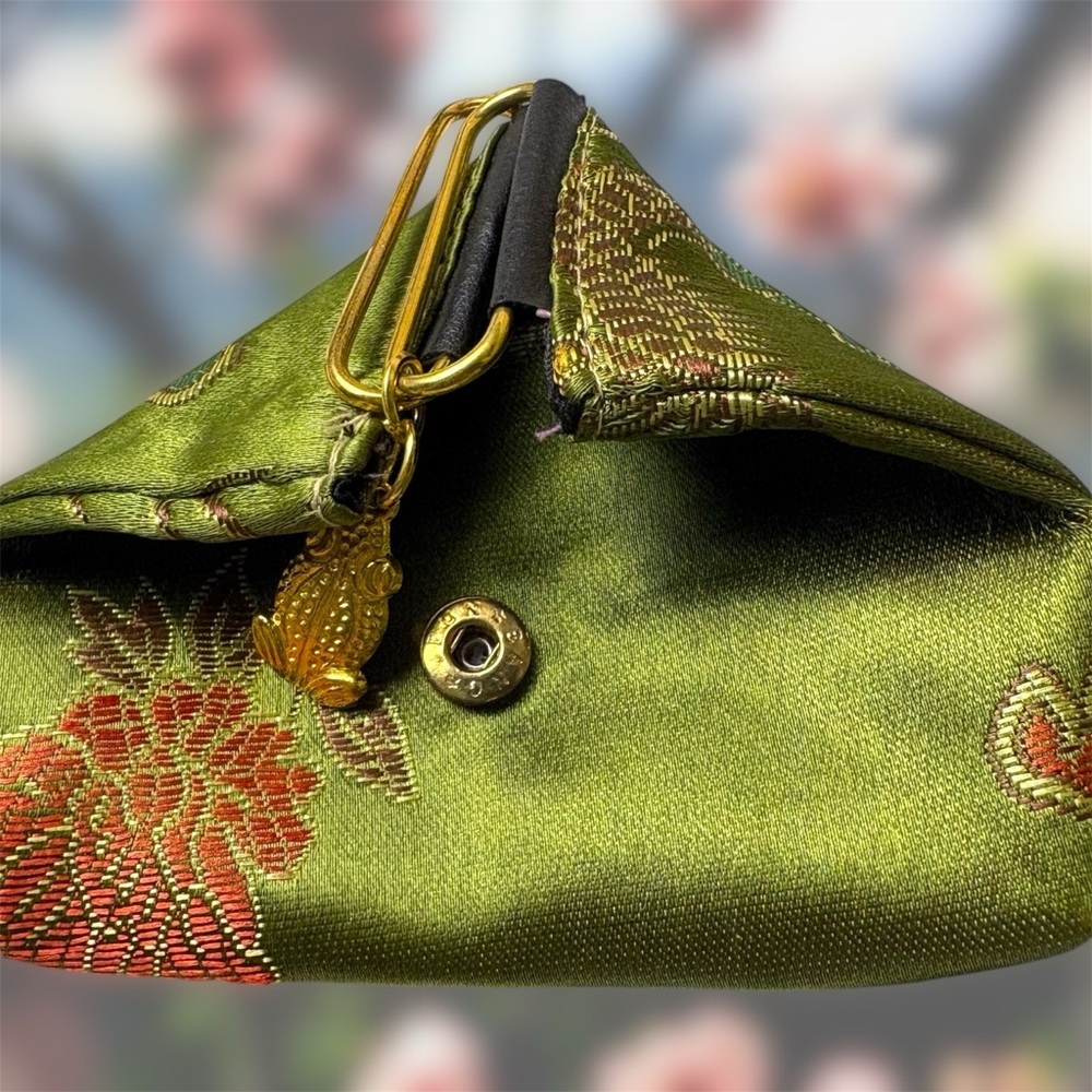 Chinese Silk Frog Pouch-Green Floral with Gold Frog Charm - Great For Small Gift - Picture 3 of 12